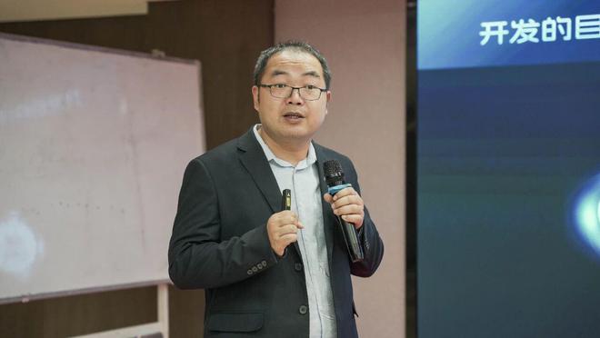 2024年福湘河南經(jīng)銷商峰會暨新媒體創(chuàng)新發(fā)展大會圓滿召開！(圖10)