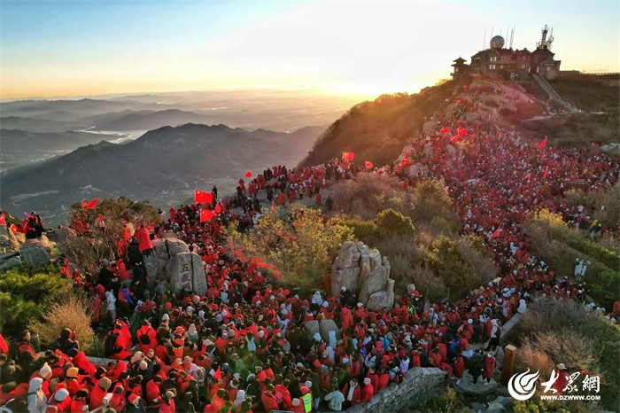 今年前三季度泰安市接待國內(nèi)游客73117萬人次、實現(xiàn)旅游收入